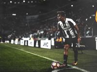 FB体育APP-意甲焦点战之夜，阿什拉夫打出生涯之夜，一骑绝尘铸就传奇