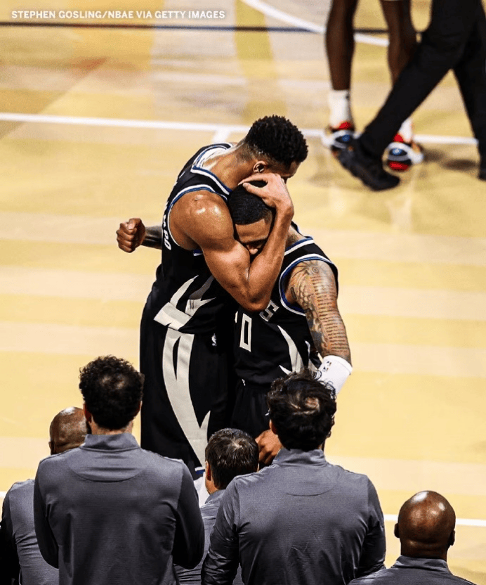 雄鹿B队绝地反击马刺，利拉德三分雨点燃全场的简单介绍