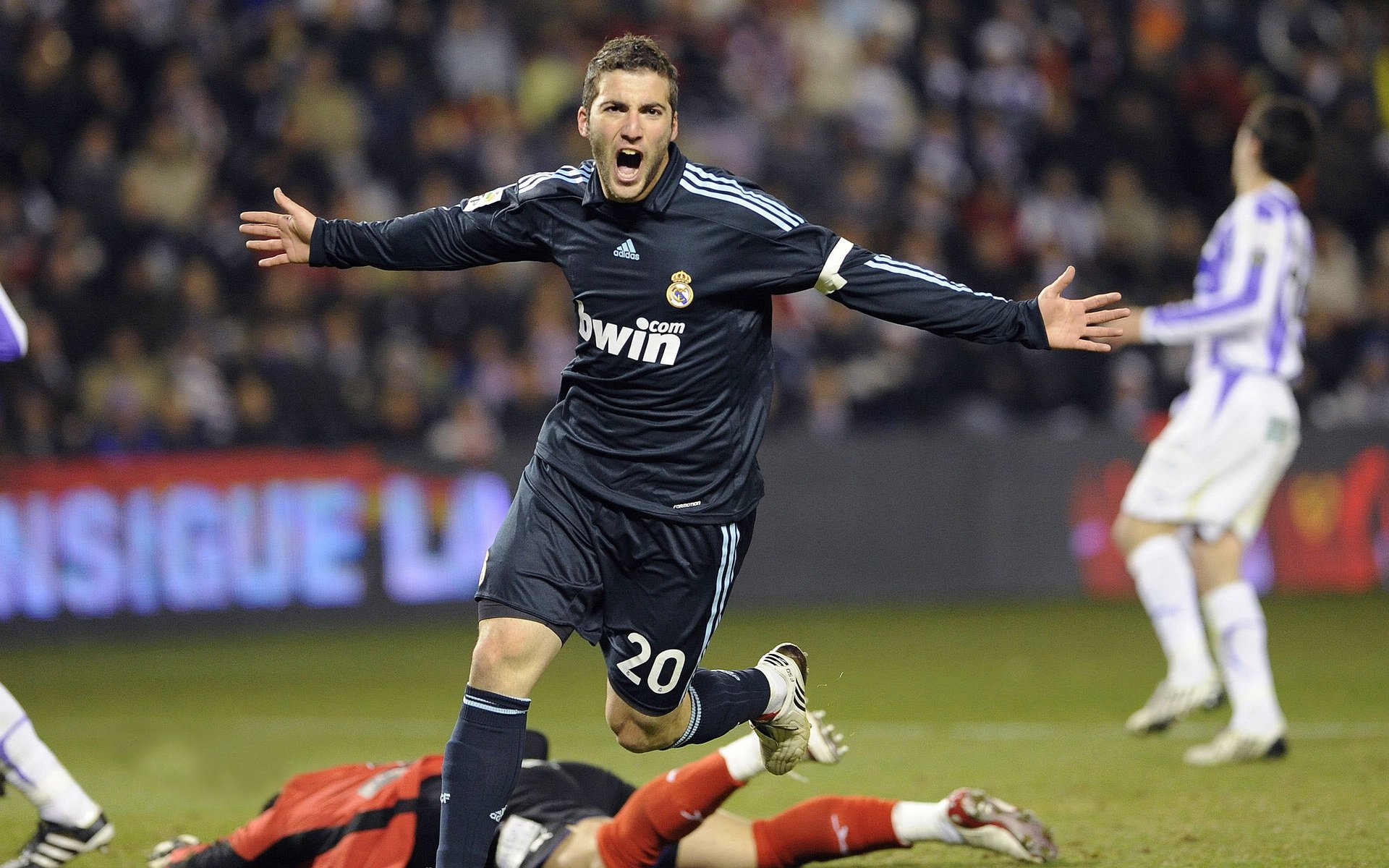 霍勒迪的致命三分雨，纽约尼克斯如何用一波流提前终结湖人悬念