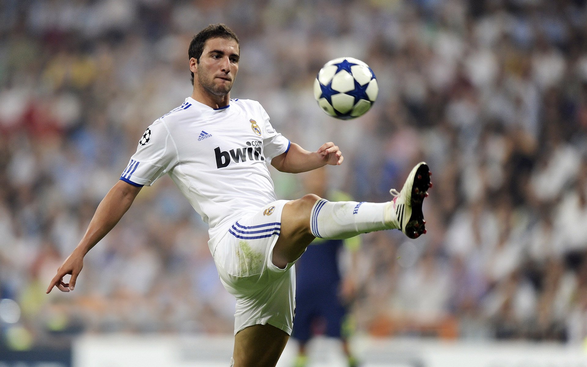 凯恩连续得分拉开差距，勒沃库森对阵毕尔巴鄂的战术博弈与唯一性瞬间