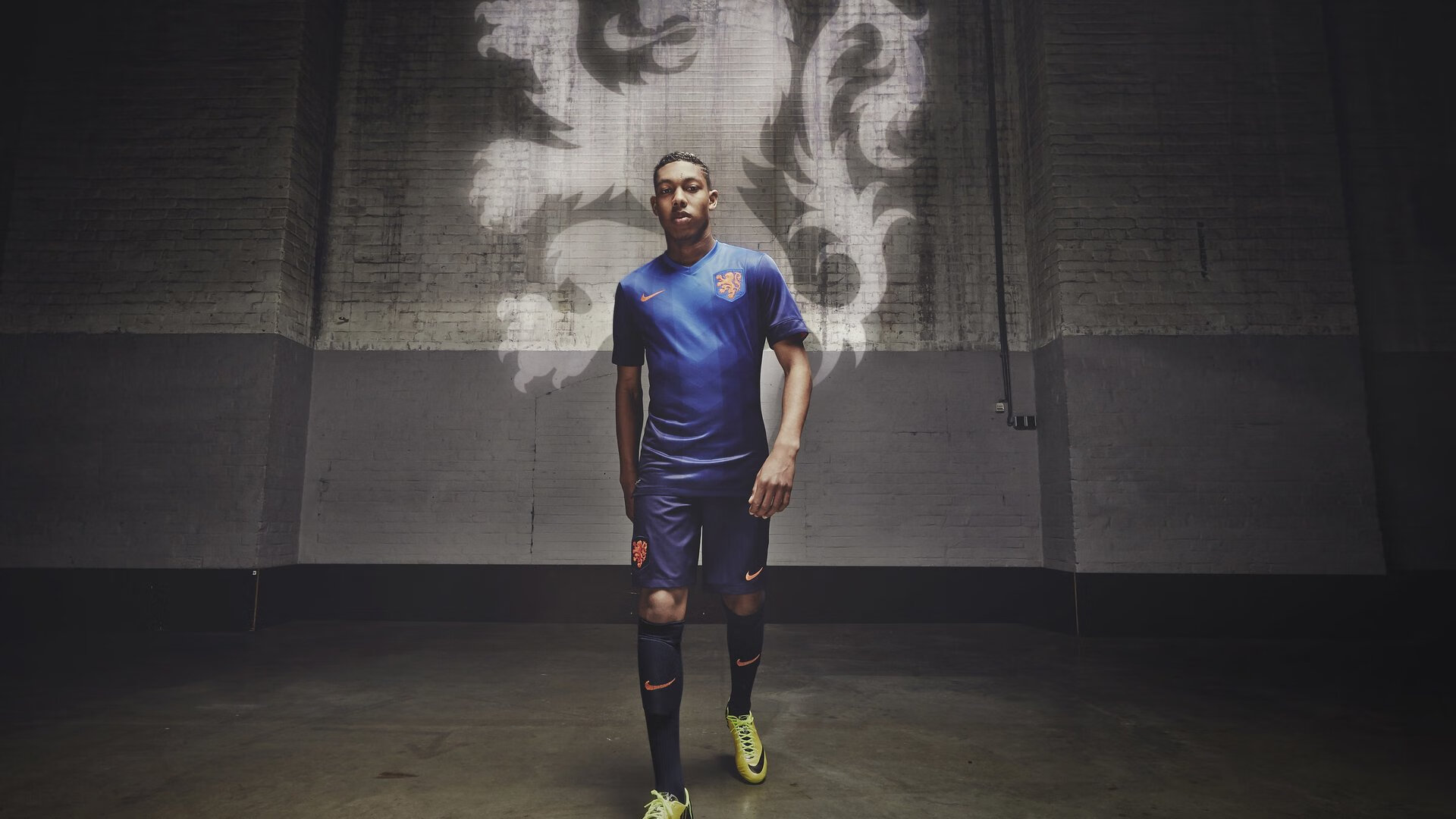 塞维利亚斩落丹麦,凯恩成为全场焦点,一场战术与意志的胜利