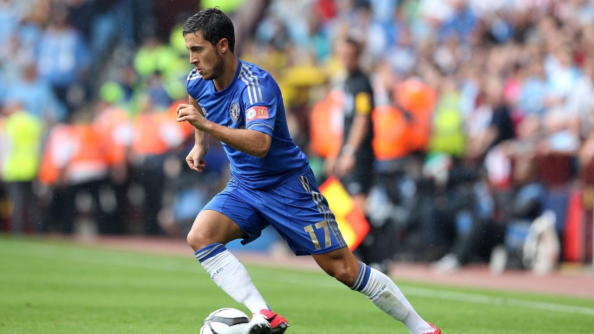 维斯塔潘点燃赛场，梅赛德斯上演惊天逆转，阿斯顿·马丁功亏一篑